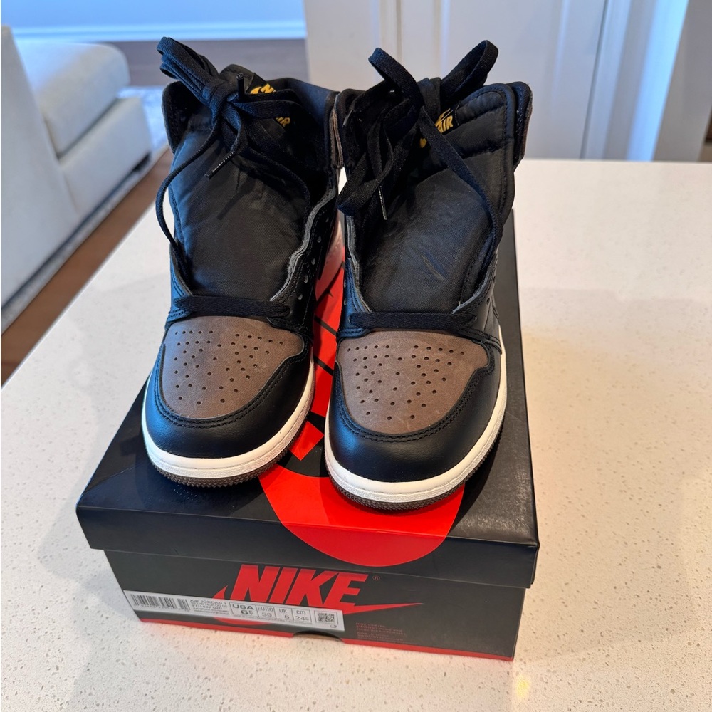 Brand New Jordan 1 Retro High OG Palomino men size 6.5 / women’s size 8